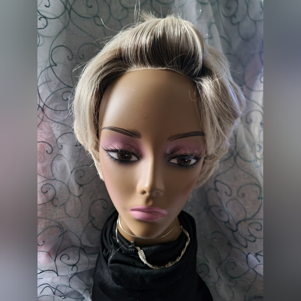 Ellen Wille Wig In Platinum Blonde Rooted - Picture 15 of 16